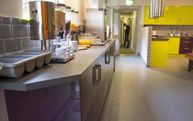 Snoozles Quay Street Tourist Hostel