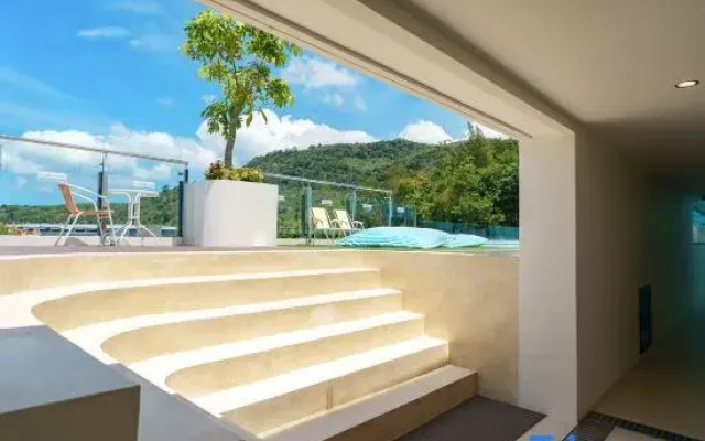 Kamala Beach. View 1 BdR. Roof Pool 500 mbps WiFi