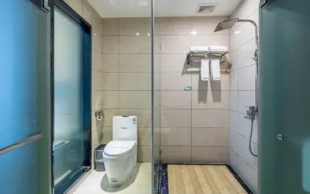 Yijia Hotel (Changsha Ligu Litang Metro Station)