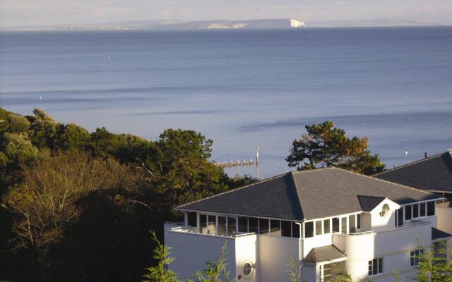 Riviera Hotel & Holiday Apartments