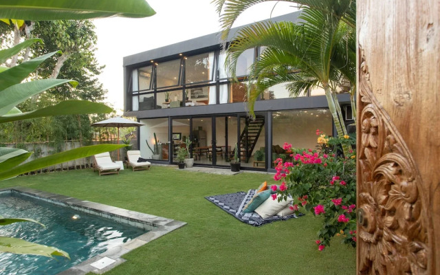 Villa Mola by Alfred in Bali