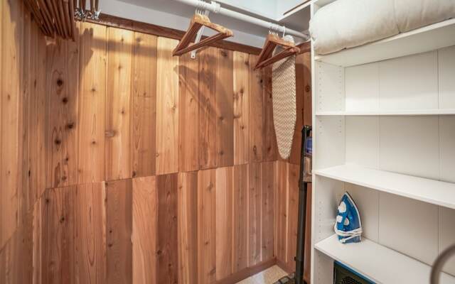 Kahakai Cliffside 2 Bedroom Condo by RedAwning