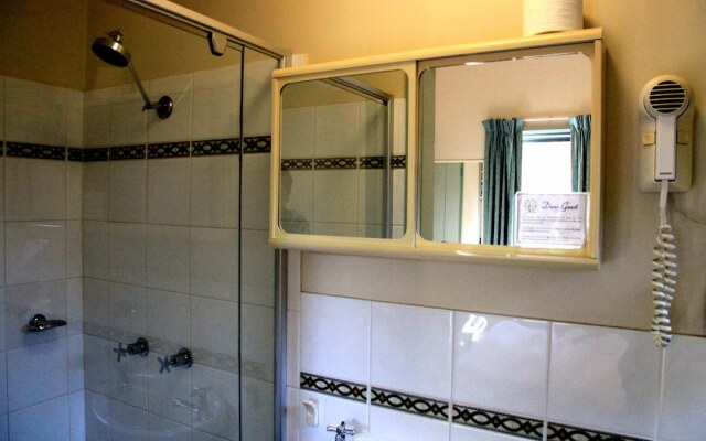 Best Western Travellers Motor Village