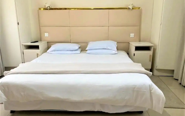Luxurious Suite With Outdoor Pool - 2171