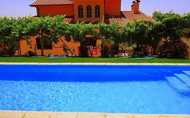 Villa With 4 Bedrooms in Provesende, With Wonderful Mountain View, Pri