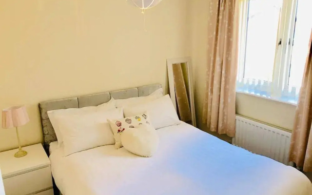 Waterside Lodge with Canal Views