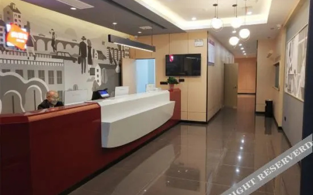 Shankee Hotel (Hanyin Bus Station and Railway Station)(尚客优酒店(汉阴汽车站火车站店))