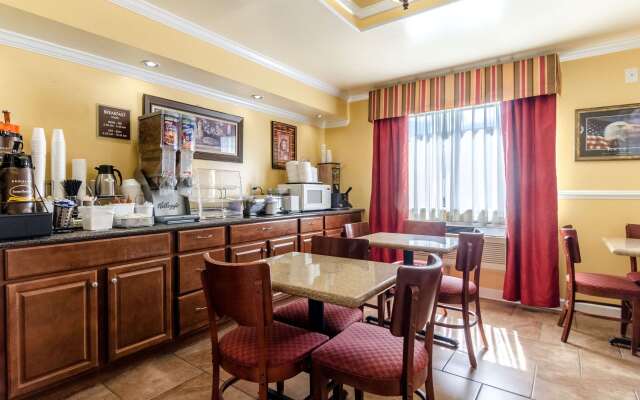 Rodeway Inn & Suites Jacksonville near Camp Lejeune