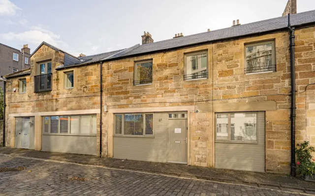 Modern 2BR Mews House