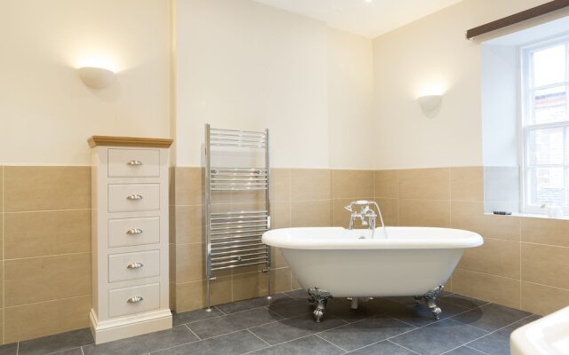 Stylish Apartment with Magnificent Views of Cumbrian Countryside