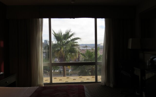 Holiday Inn Express & Suites Phoenix Midtown by IHG