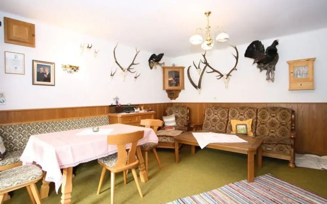 Cozy Apartment in Niedernsill Near Lake