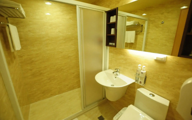 Kindness Hotel - Kaohsiung Main Station