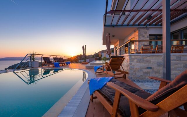 Last Minute Offer,heated Infinity Pool,sea and Mountain View,