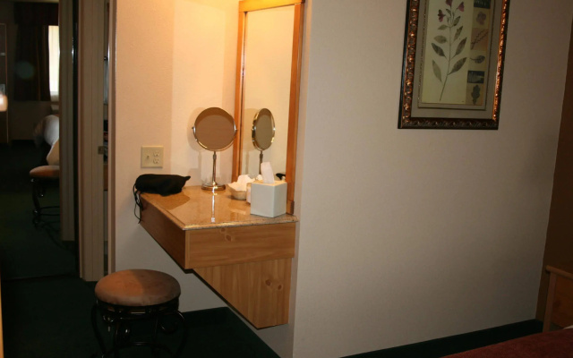 Best Western Plus Hartford Lodge