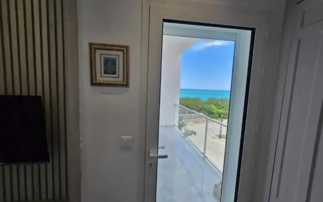 Luxurious Sea View With Private Beach in Gammarth Marsa