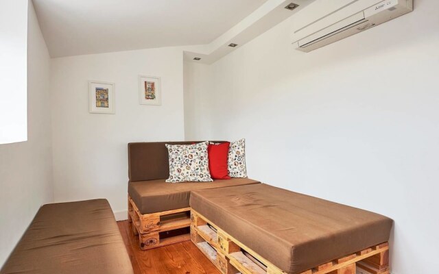 Authentic Apartment in Alfama With Terrace