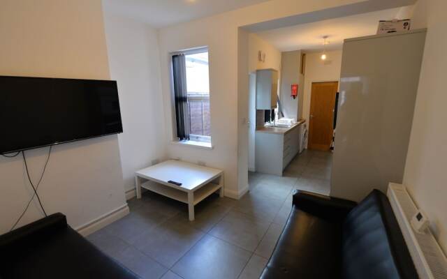 Modern Holiday Home in Coventry Near the Centre