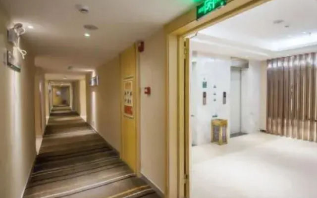 City Comfort Inn Hotel (Yichang China Three Gorges University Shuiyuecheng Shopping Mall)