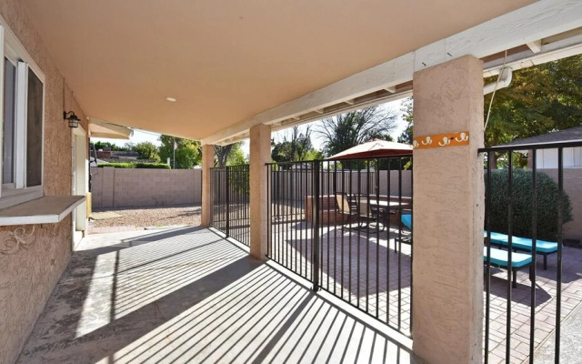 Spacious Updated 2 Masters POOL