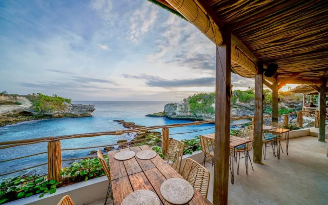 Blue Lagoon Avia Villa