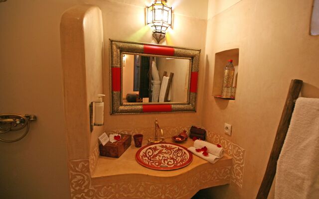Riad La Porte Rouge By La Siredrah
