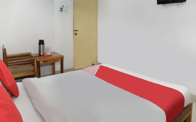 OYO 15995 Laavish Business Hotel