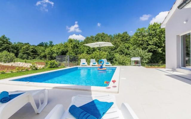 Beautiful Home in Cetinici With Wifi and 3 Bedrooms