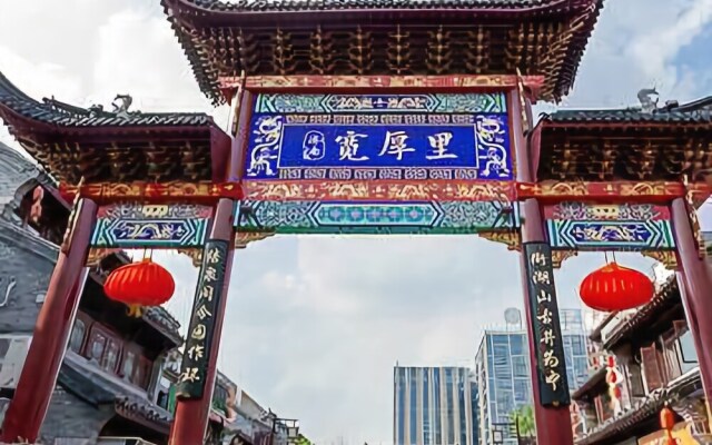 Summer Cherry Apartment (Ji'nan Quancheng Road Kuanhouli)