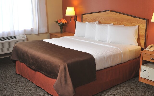 AmericInn Lodge & Suites Oswego