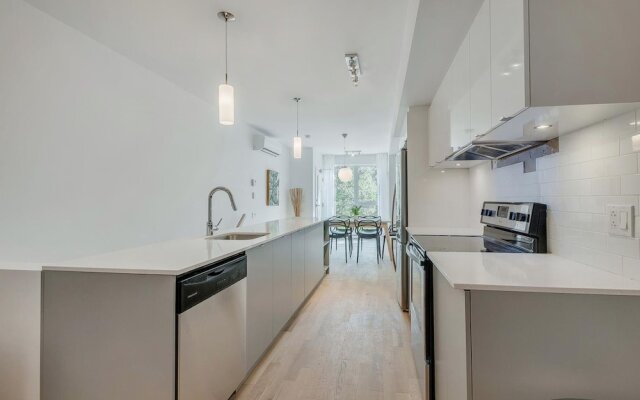 Two Bedroom Condo in the Plateau  by Namastay