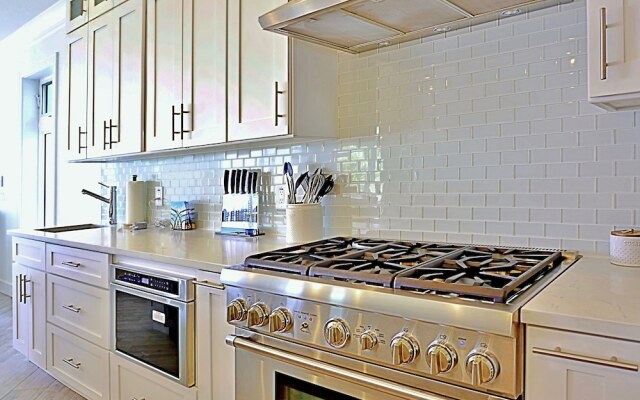 Pass-A-Grille Luxury Waterfront 612 by TechTravel