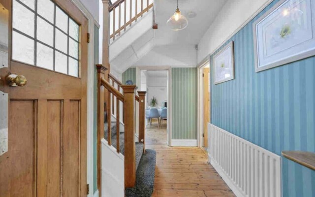 Beautifully Furnished Home - 5 Minutes to the Sea!