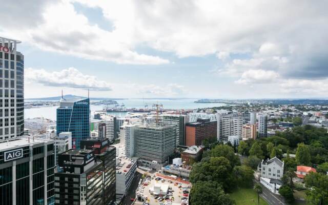 Panoramic Views 2 Bedroom Penthouse Apartment With Carpark