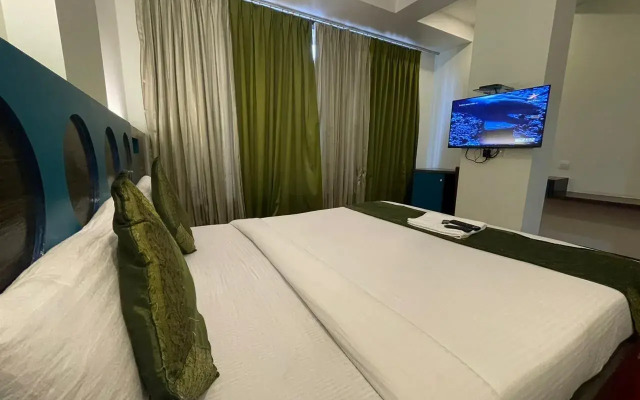 Hotel RR Suites - Near LODHA Xperia Mall