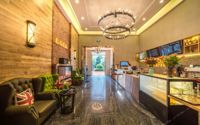 James Joyce Coffetel (Chengdu East Railway Station Lvdi 468)