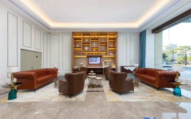 Vienna International Hotel (Luoding Xicheng Duxuan Branch)