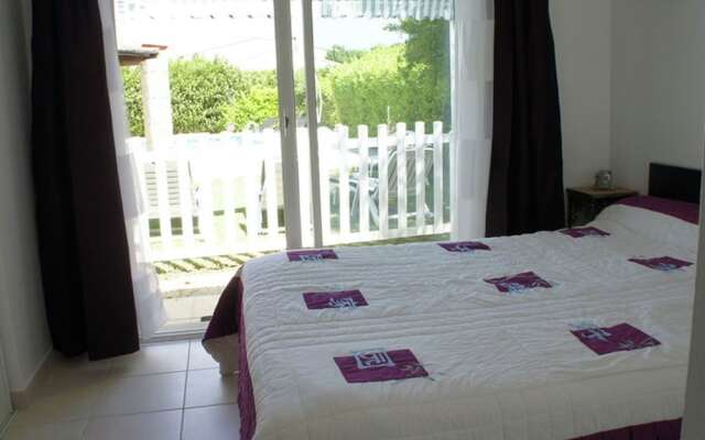 Charming Holiday Home in Robion With Swimming Pool