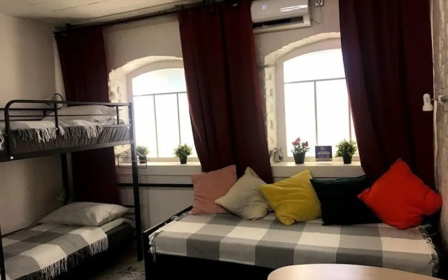 Апартаменты в центре на ул. Пологой, 17