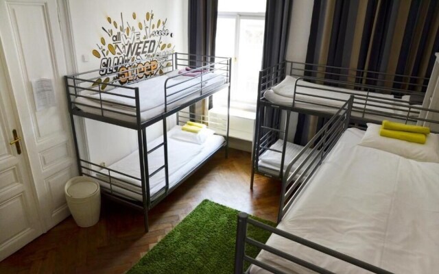The Republic Garden - Hostel