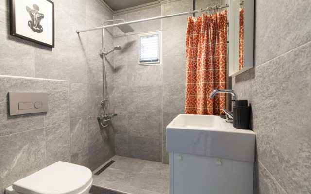 Central Flat 650 m to Metro and Cevahir in Sisli