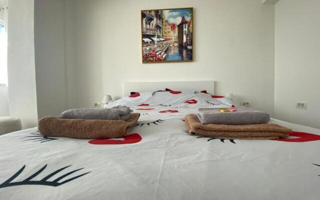Luxury Apartament Intim Area