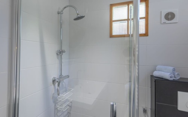 Huge Villa in Montbrun-des-corbières With Swimming Pool