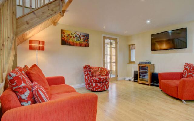 Holiday Home Sgubor yr Onwydden
