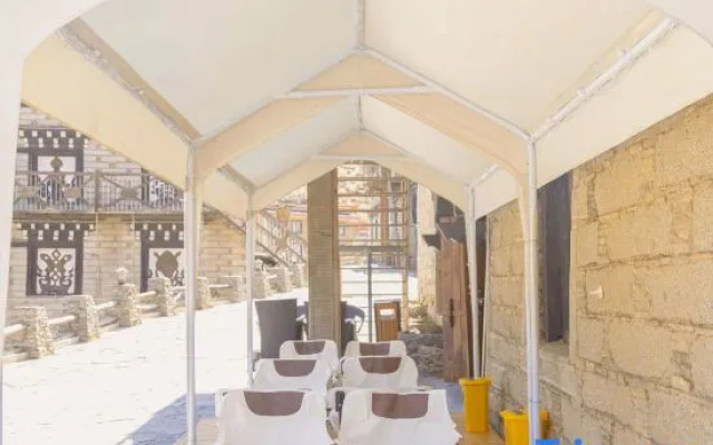 Shi Ruo Hotel (Daocheng Yading Scenic Spot Tourist Center)