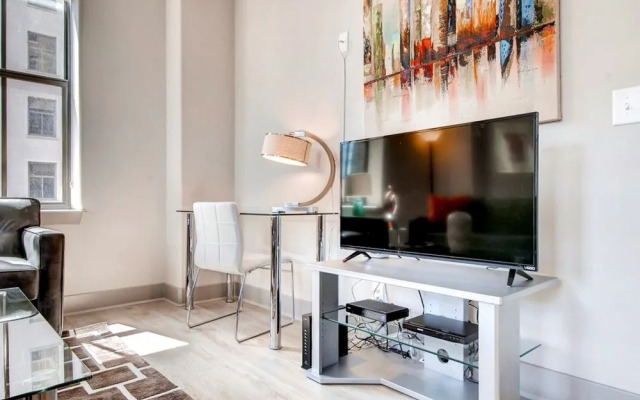 10 Light by Global Luxury Suites