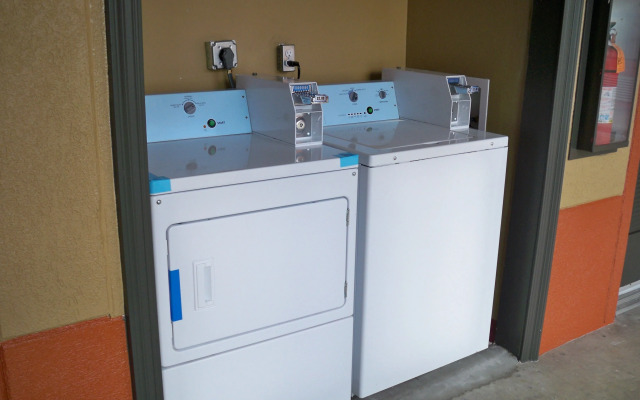 Scottish Inn & Suites