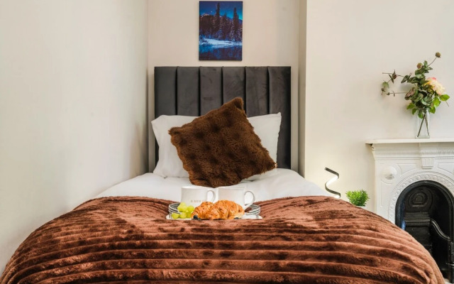 Cosy 4-bed - Sleeps 7, Garden & Pet-friendly