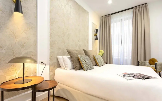 Exclusive Apartment in City Center. Capiteles