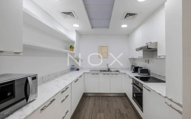 1Br Study 706 Bay Square B7